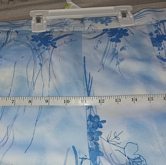 Bill Blass size 14 Capri, blue/white floral, nwt - Picture 4 of 7